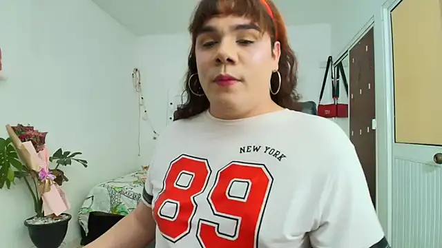 Snapshot of Violetacam_05 chatting on 9, 3, 2026 Violetacam 05 online show from 9, 3, 2026