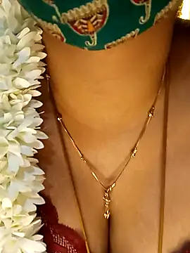 Snapshot of tuttifrutti17 chatting on 17, 1, 2025 tuttifrutti17 online show from 17, 1, 2025