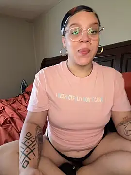 Snapshot of QueenNuttCollector chatting on 10, 9, 2025 QueenNuttCollector online show from 10, 9, 2025