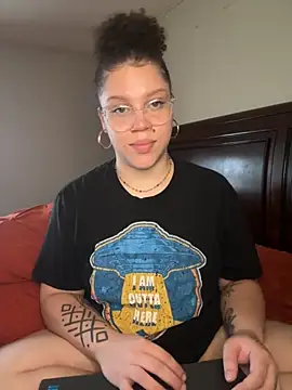 Snapshot of QueenNuttCollector chatting on 30, 9, 2025 QueenNuttCollector online show from 30, 9, 2025