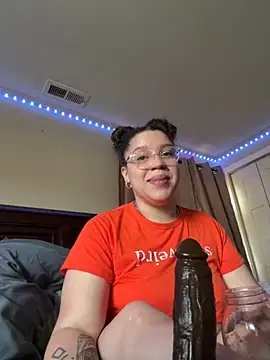 Snapshot of QueenNuttCollector chatting on 28, 10, 2025 QueenNuttCollector online show from 28, 10, 2025