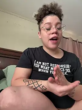 QueenNuttCollector online show from 12, 2, 2026