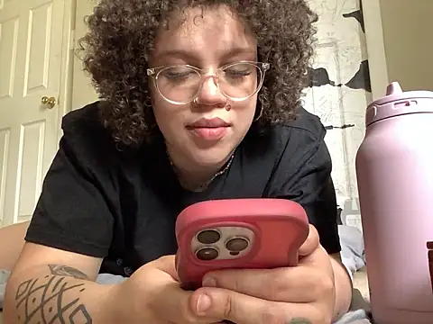 Snapshot of QueenNuttCollector chatting on 29, 4, 2026 QueenNuttCollector online show from 29, 4, 2026