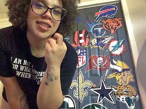 QueenNuttCollector online show from 11, 6, 2026