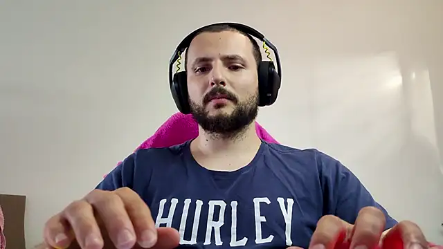 Snapshot of iurytx chatting on 25, 11, 2025 iurytx online show from 25, 11, 2025