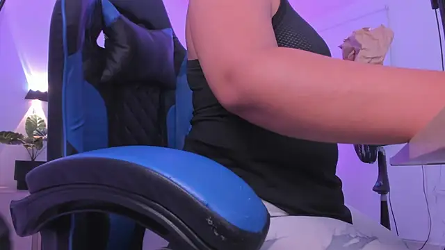 izaro22 online show from 7, 11, 2025