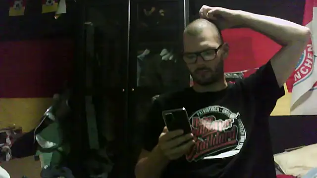 Die-geile-Sau online show from 16, 9, 2025