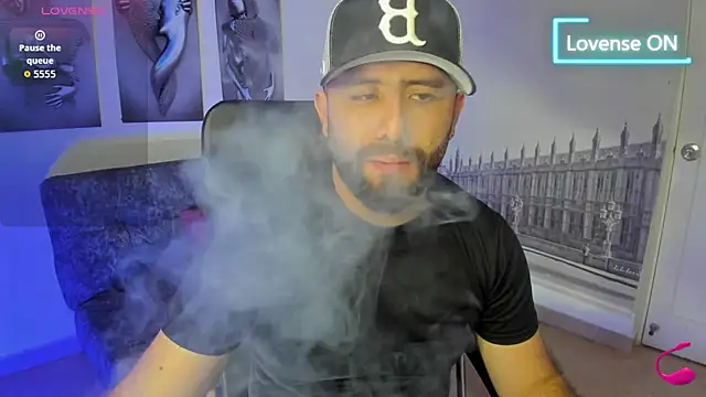 Snapshot of jhon_bear03 chatting on 28, 10, 2025 jhon bear03 online show from 28, 10, 2025