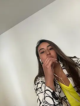 Snapshot of Vaiolet_a chatting on 3, 7, 2026 Vaiolet a online show from 3, 7, 2026