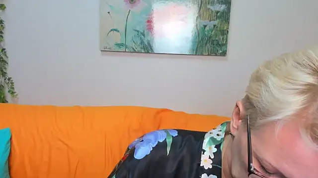 iamyourdream89 online show from 18, 10, 2025