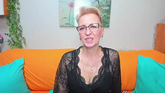 Snapshot of iamyourdream89 chatting on 23, 12, 2025 iamyourdream89 online show from 23, 12, 2025