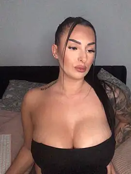 Mia-Bremer online show from 8, 11, 2025