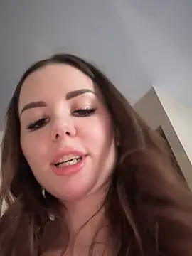 Snapshot of Alina_Vibe_Me chatting on 8, 3, 2025 Alina Vibe Me online show from 8, 3, 2025