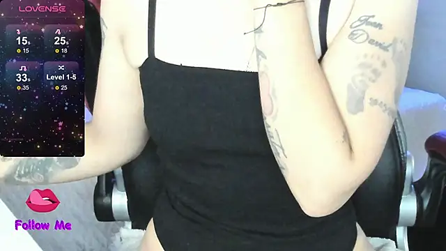 Snapshot of natasha_logan_ chatting on 28, 4, 2026 natasha logan online show from 28, 4, 2026