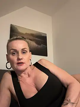 Snapshot of Daryyna chatting on 2, 10, 2025 Daryyna online show from 2, 10, 2025