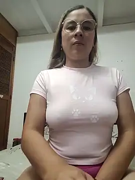 Snapshot of selena_gomez2 chatting on 8, 5, 2026 selena gomez2 online show from 8, 5, 2026