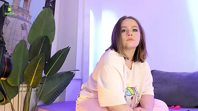 Snapshot of ErikaLust chatting on 3, 12, 2025 ErikaLust online show from 3, 12, 2025