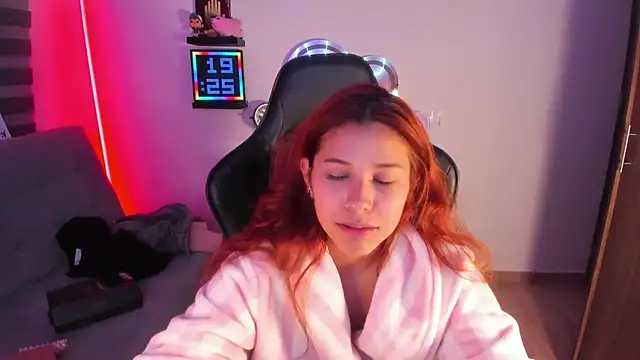 Snapshot of crystal_bunny7 chatting on 17, 10, 2025 crystal bunny7 online show from 17, 10, 2025