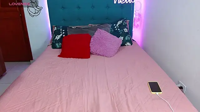 Snapshot of antonella_sweet33 chatting on 4, 2, 2025 antonella sweet33 online show from 4, 2, 2025