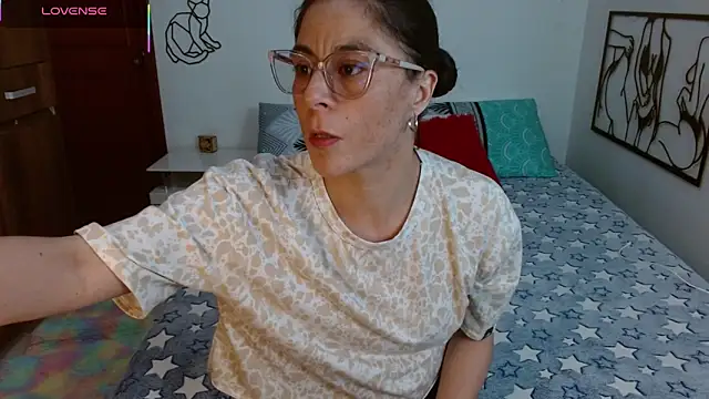 Snapshot of antonella_sweet33 chatting on 21, 11, 2025 antonella sweet33 online show from 21, 11, 2025