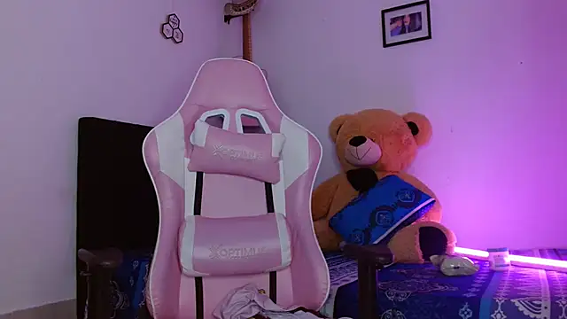 Snapshot of Dakota_bumm chatting on 13, 11, 2025 Dakota bumm online show from 13, 11, 2025