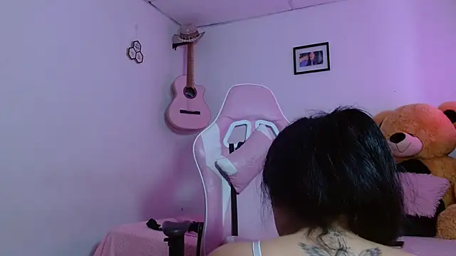 Snapshot of Dakota_bumm chatting on 5, 12, 2025 Dakota bumm online show from 5, 12, 2025