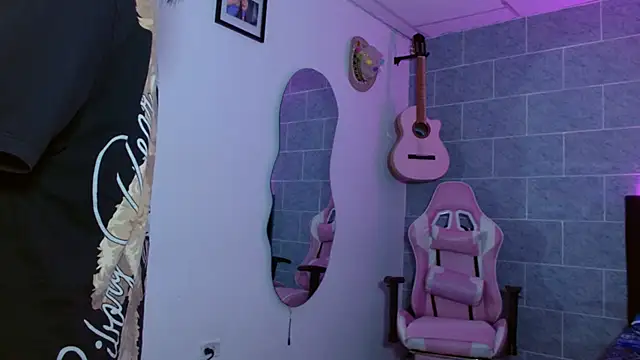 Snapshot of Dakota_bumm chatting on 16, 4, 2026 Dakota bumm online show from 16, 4, 2026