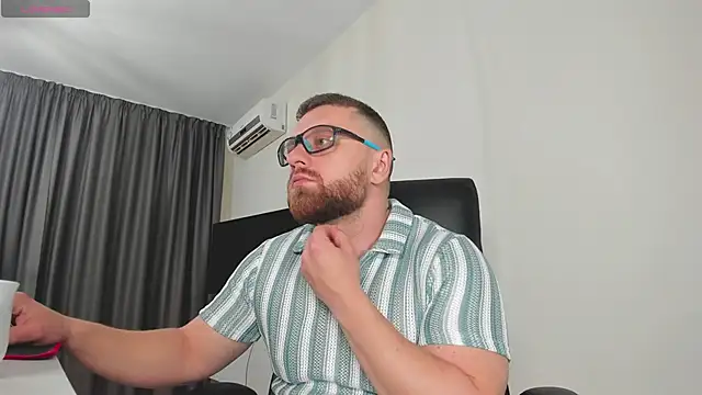 Findom guy online show from 13, 1, 2026