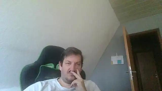 Snapshot of Golffahrer1982 chatting on 26, 10, 2025 Golffahrer1982 online show from 26, 10, 2025