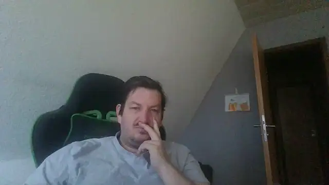 Snapshot of Golffahrer1982 chatting on 14, 11, 2025 Golffahrer1982 online show from 14, 11, 2025