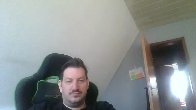 Snapshot of Golffahrer1982 chatting on 25, 3, 2026 Golffahrer1982 online show from 25, 3, 2026