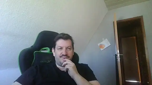 Snapshot of Golffahrer1982 chatting on 22, 4, 2026 Golffahrer1982 online show from 22, 4, 2026