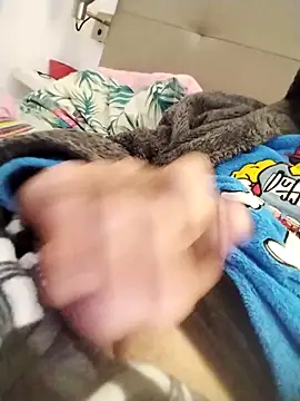 Snapshot of boy1983hot_ chatting on 21, 12, 2025 boy1983hot online show from 21, 12, 2025