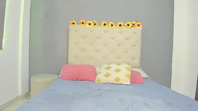 Snapshot of violetasimonz chatting on 15, 3, 2025 violetasimonz online show from 15, 3, 2025