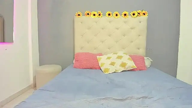 Snapshot of violetasimonz chatting on 18, 3, 2025 violetasimonz online show from 18, 3, 2025