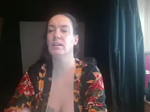 SimoneMoore online show from 17, 2, 2025