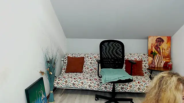 Cassandra Hotty online show from 28, 2, 2025