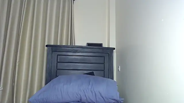 NIKKIE LOVE online show from 11, 11, 2025