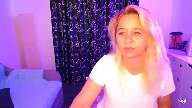 Snapshot of freyyamore1 chatting on 25, 6, 2026 freyyamore1 online show from 25, 6, 2026