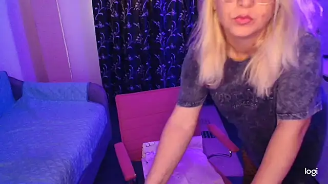 Snapshot of freyyamore1 chatting on 8, 7, 2026 freyyamore1 online show from 8, 7, 2026
