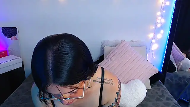 Snapshot of Isa_Maiden1 chatting on 1, 4, 2026 Isa Maiden1 online show from 1, 4, 2026