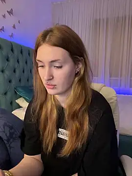 Snapshot of _Chlo__e chatting on 10, 10, 2025 Chlo e online show from 10, 10, 2025