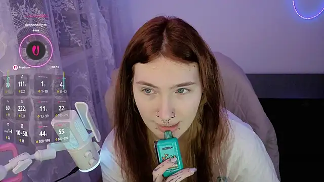 Snapshot of _Chlo__e chatting on 17, 12, 2025 Chlo e online show from 17, 12, 2025