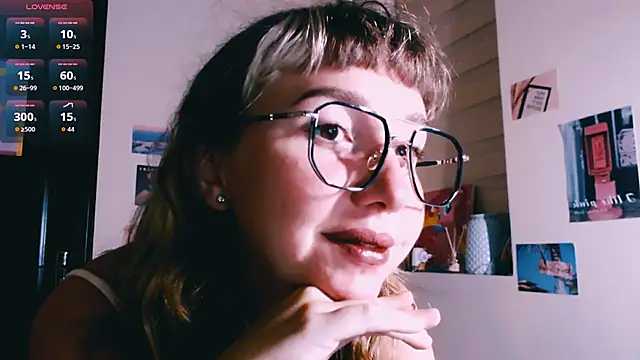 Snapshot of Cosmo_Riri chatting on 23, 4, 2026 Cosmo Riri online show from 23, 4, 2026