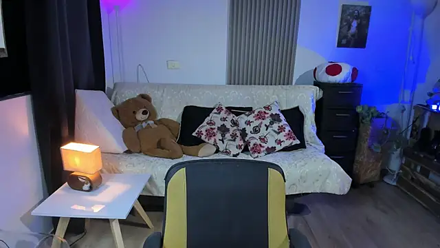 Cuttiealice online show from 23, 2, 2025