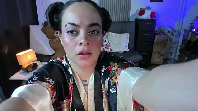 Cuttiealice online show from 4, 3, 2025