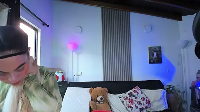 Cuttiealice online show from 22, 3, 2025