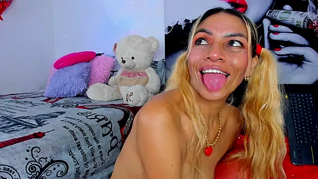 Snapshot of Angeline_focus chatting on 16, 11, 2025 Angeline focus online show from 16, 11, 2025