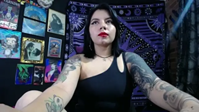 Yourmadame P online show from 22, 10, 2025