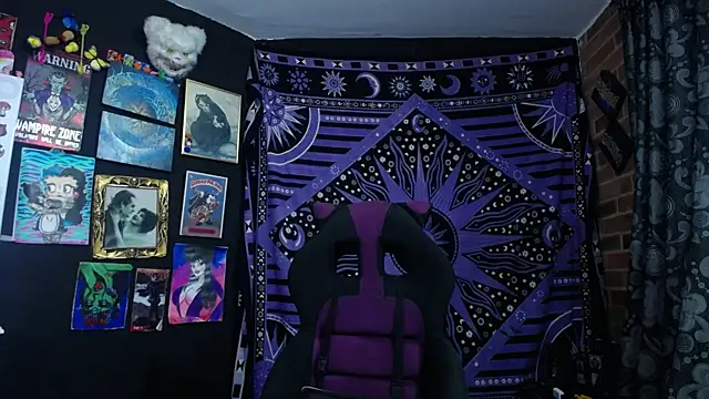 Snapshot of Yourmadame_P chatting on 18, 12, 2025 Yourmadame P online show from 18, 12, 2025